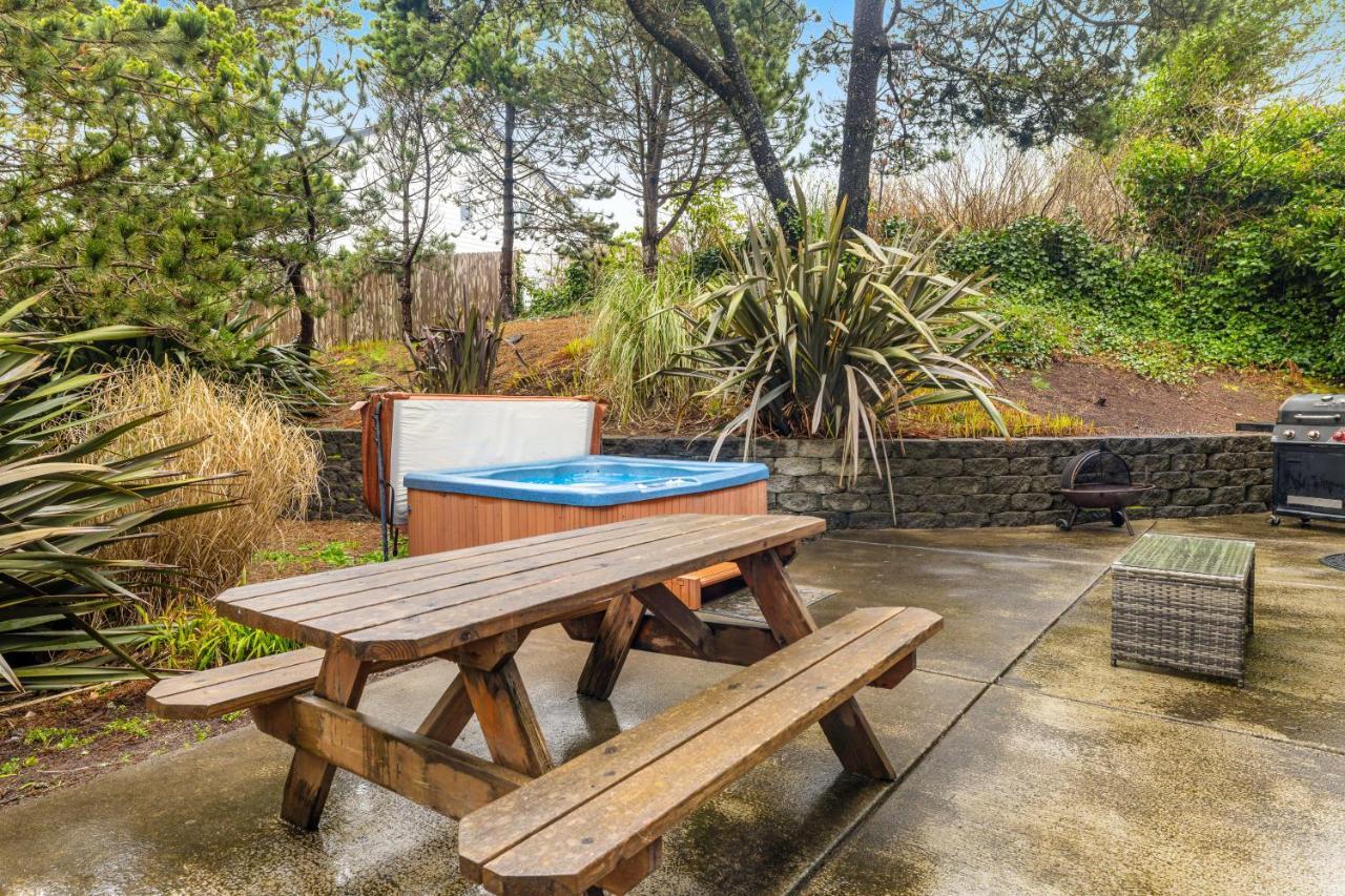 Gone Coastal Villa Lincoln City Exterior photo