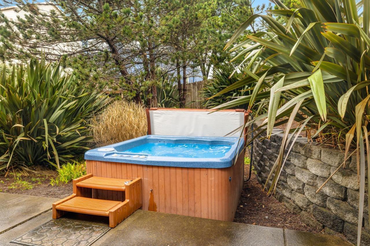 Gone Coastal Villa Lincoln City Exterior photo